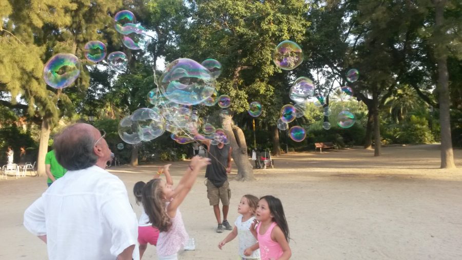 6. Niños y las pompas de jabón
