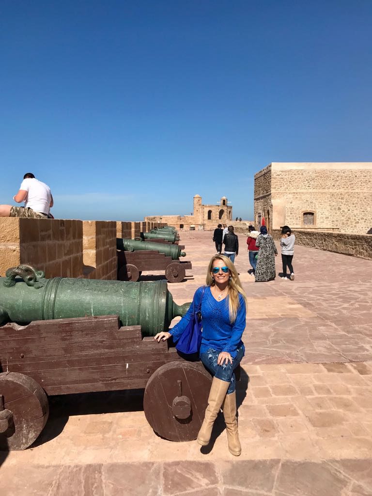 Karin en el fuerte de los cañones