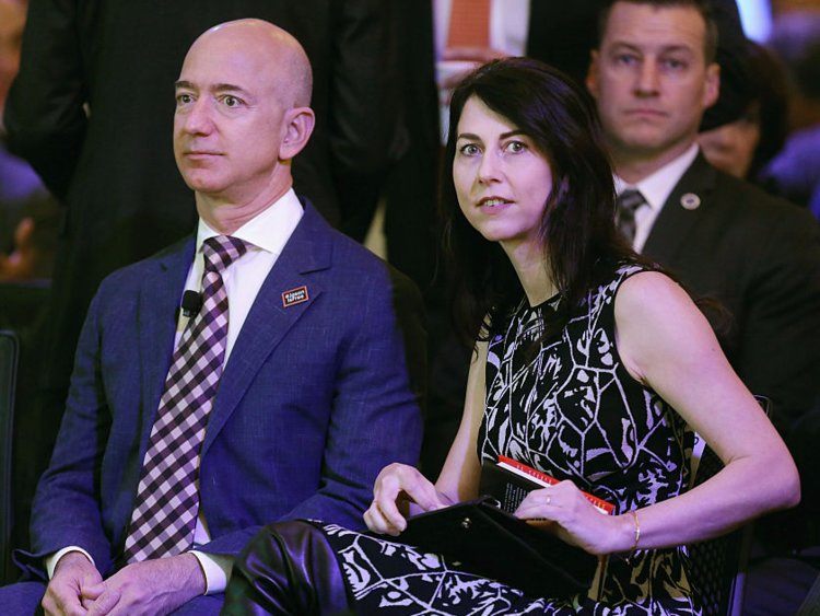 Jeff y Mackenzie Bezos